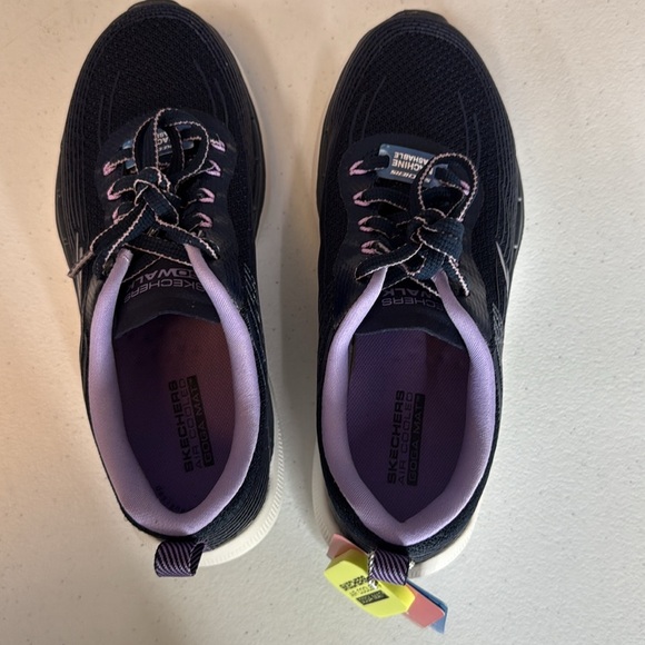 Women’s Skechers GO Walk 6-Inner Joy Sneaker, Navy/Lavender, 5.5 New with Box - Picture 6 of 10